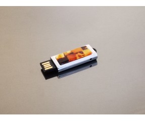 USB atmintinė su gintaro mozaika