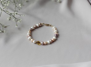 Pearl necklace with amber